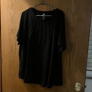 😻PLUS SIZE BEAUTY Rosriss Elegant Black Pleated Tee